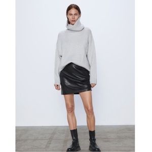 Zara • Oversized Knit Long Sleeve Turtleneck Sweater • Light Grey • Small